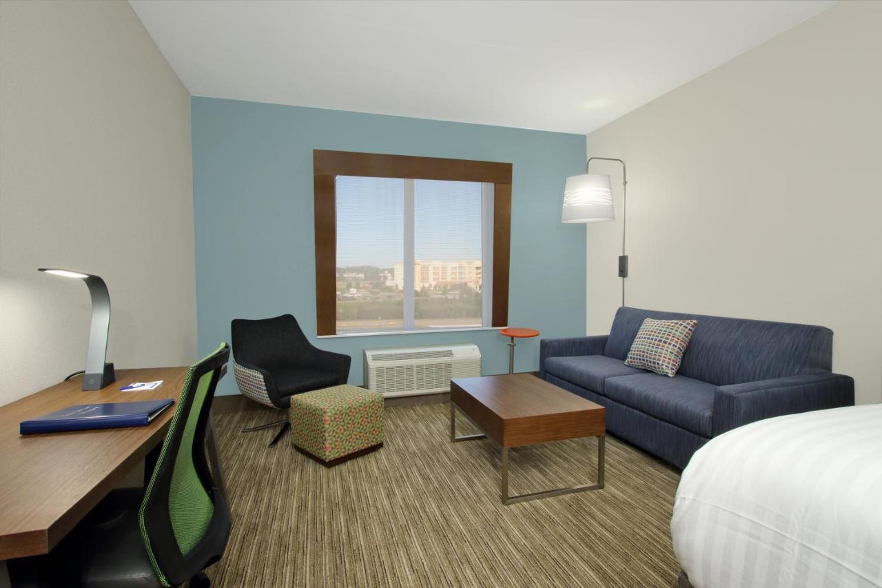 Holiday Inn Express & Suites Columbus North By Ihg Εξωτερικό φωτογραφία