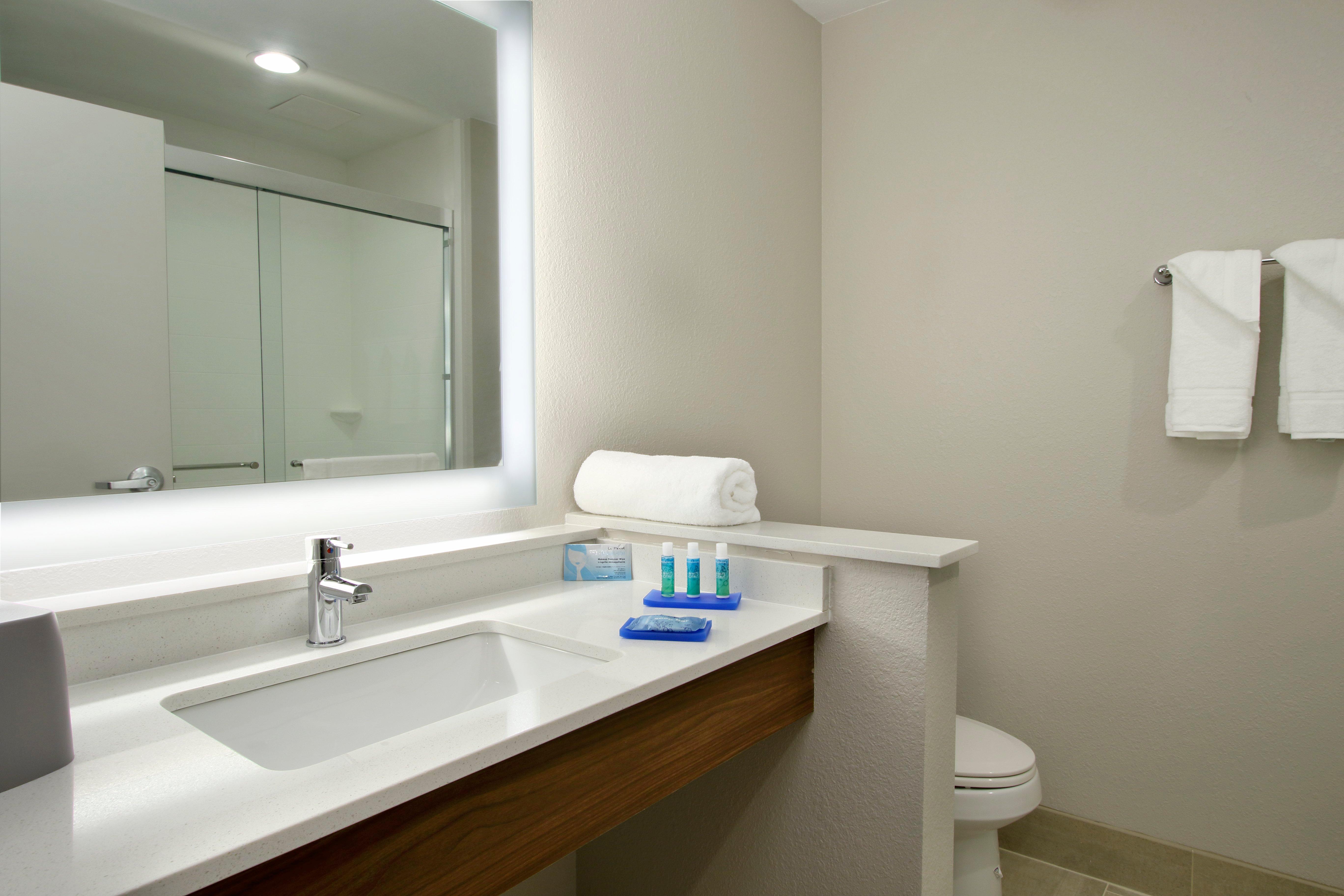 Holiday Inn Express & Suites Columbus North By Ihg Εξωτερικό φωτογραφία
