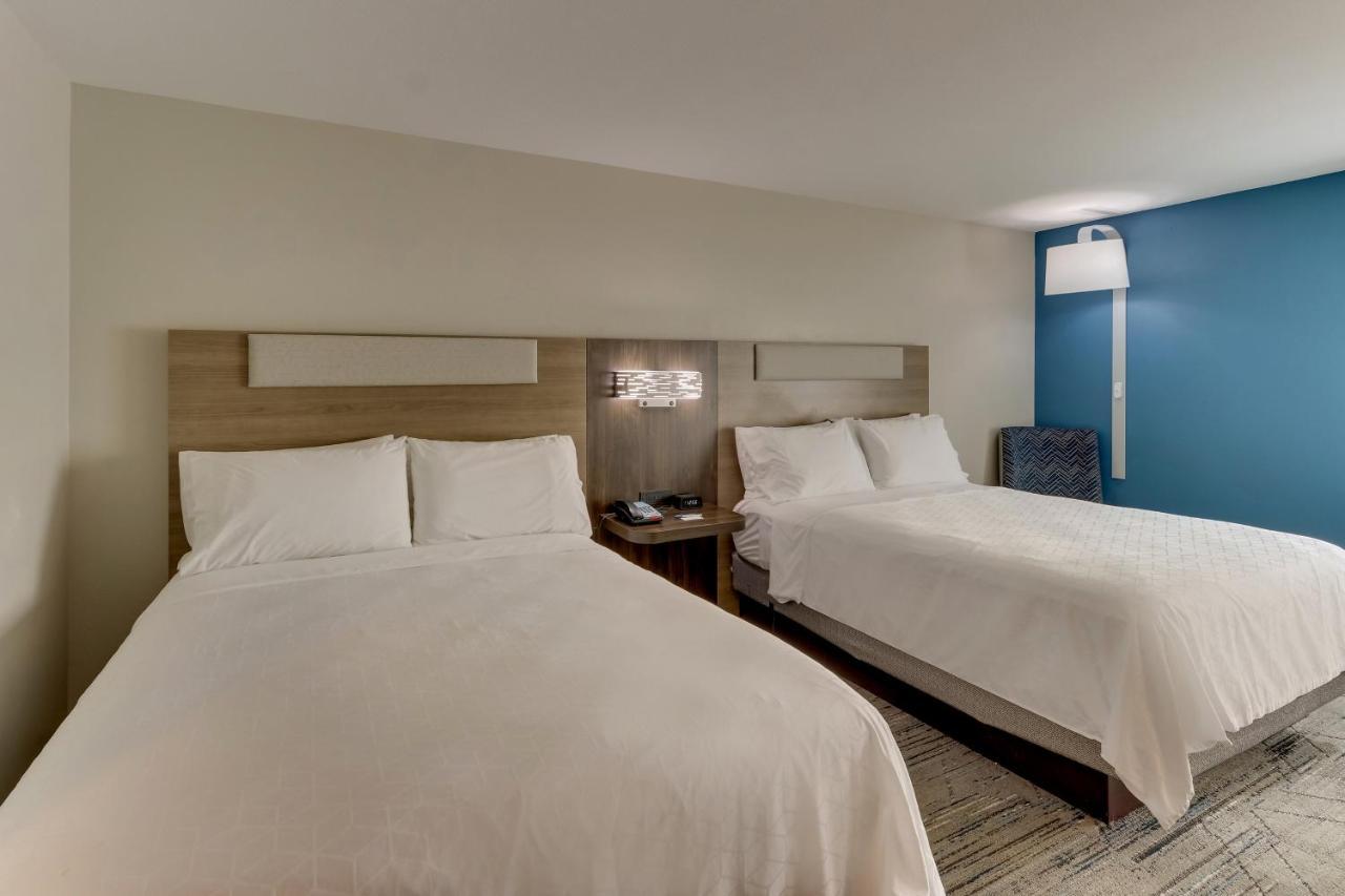 Holiday Inn Express & Suites Columbus North By Ihg Εξωτερικό φωτογραφία