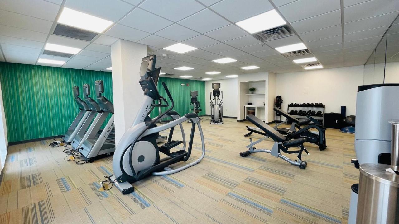 Holiday Inn Express & Suites Columbus North By Ihg Εξωτερικό φωτογραφία