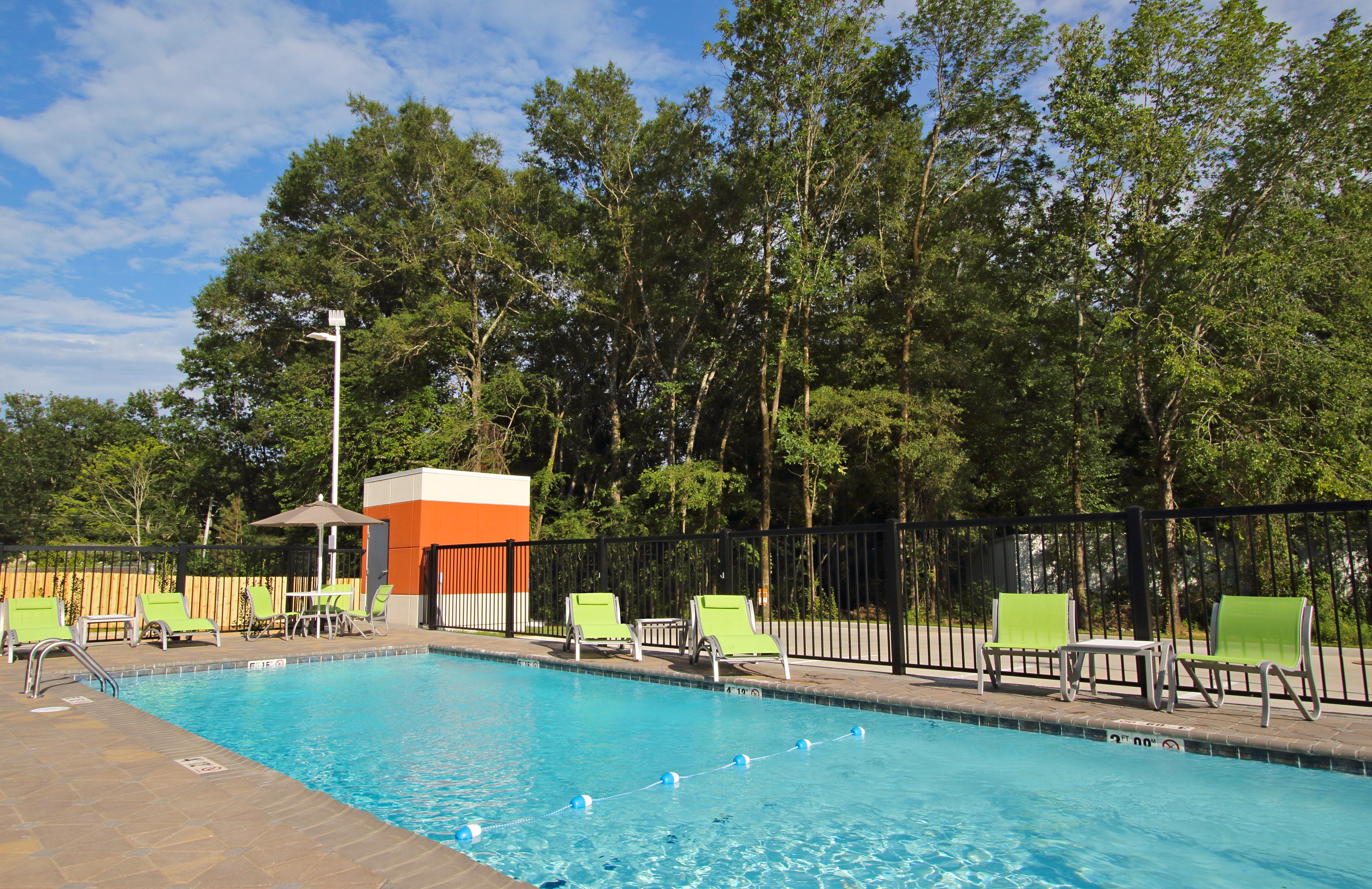 Holiday Inn Express & Suites Columbus North By Ihg Εξωτερικό φωτογραφία