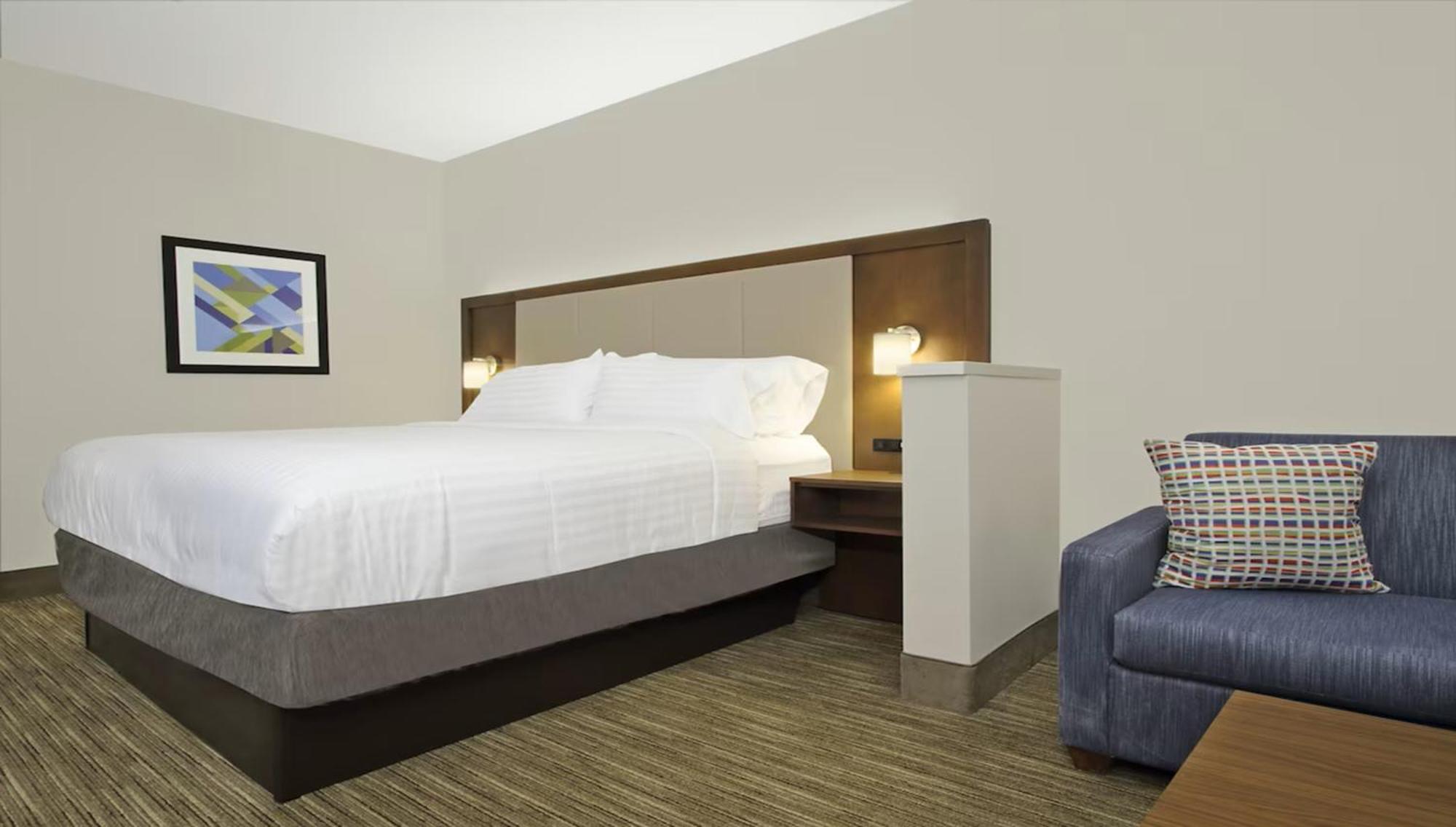 Holiday Inn Express & Suites Columbus North By Ihg Εξωτερικό φωτογραφία